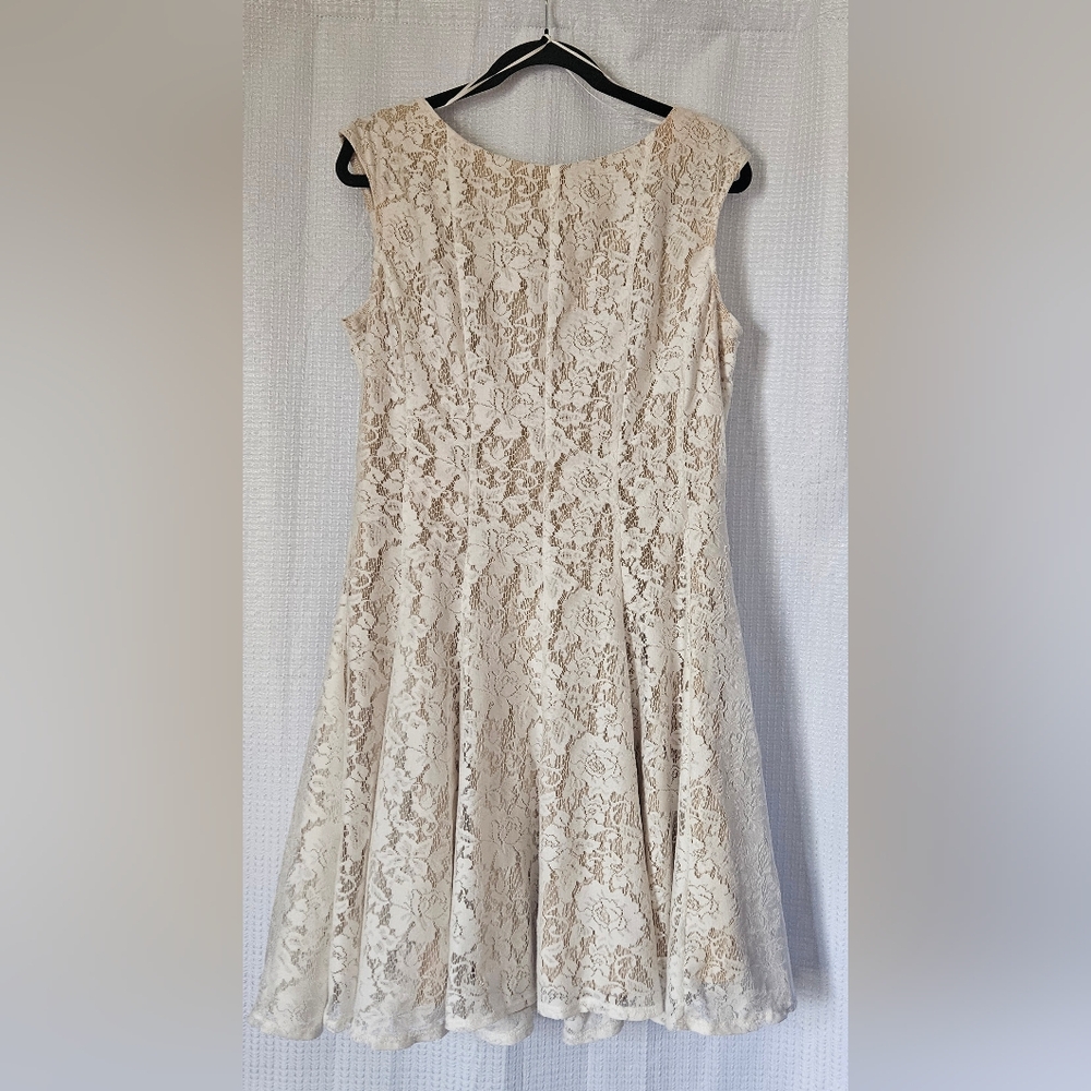 Danny & Nicole dress women's size 14 Bridal Lace